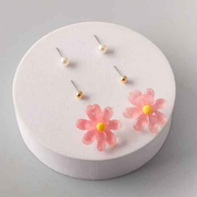 Glass Daisy Stud Earring Set