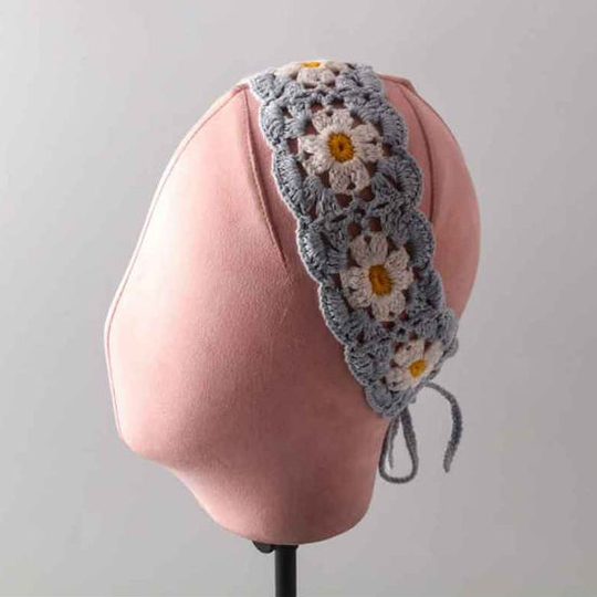 Scalloped Crochet Daisy Tied Headwrap